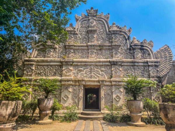 منتزه تامان ساري (Taman Sari)