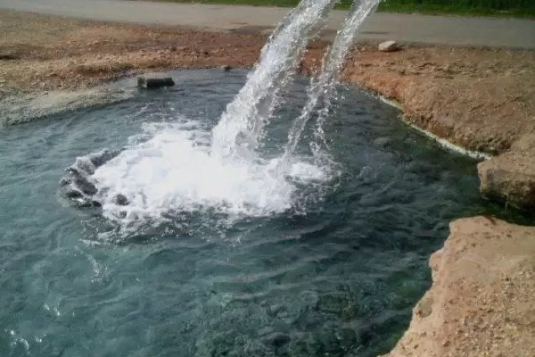 العيون الكبريتية في العين السخنة