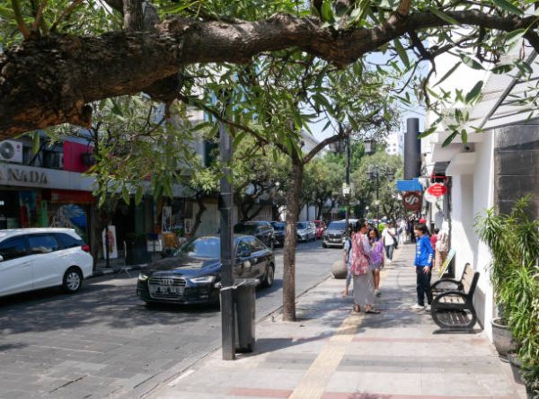 شارع جالان براقا الشهير (Jalan Braga)