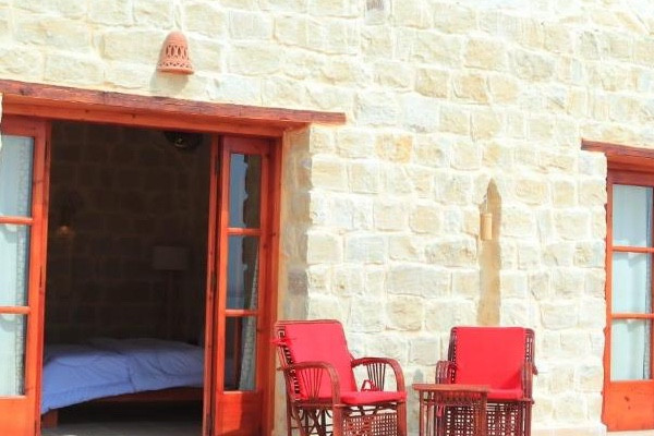 فندق تاش باي ذا ليك