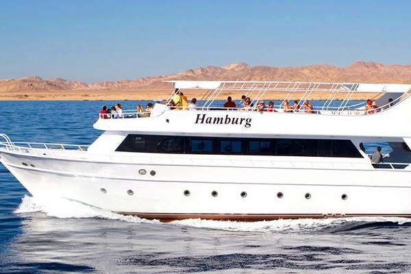 يخت في العين السخنة