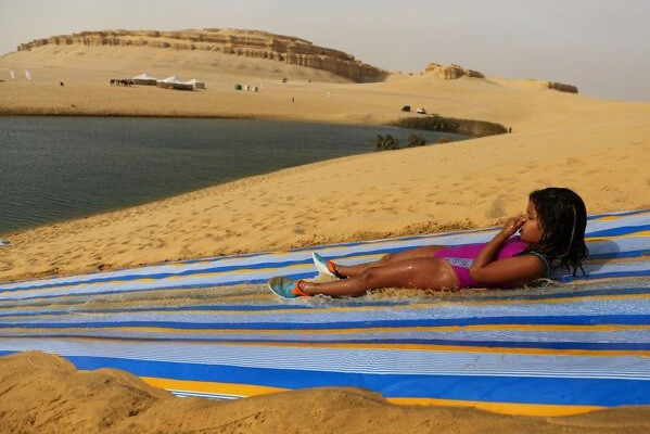 التزحلق على الرمال في شلالات الريان