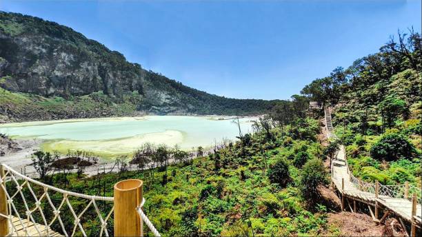 فوهة كاواه بوتيه (Kawah Putih)