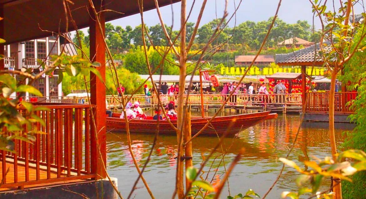 سوق ليمبانغ العائم - Floating Market Lembang